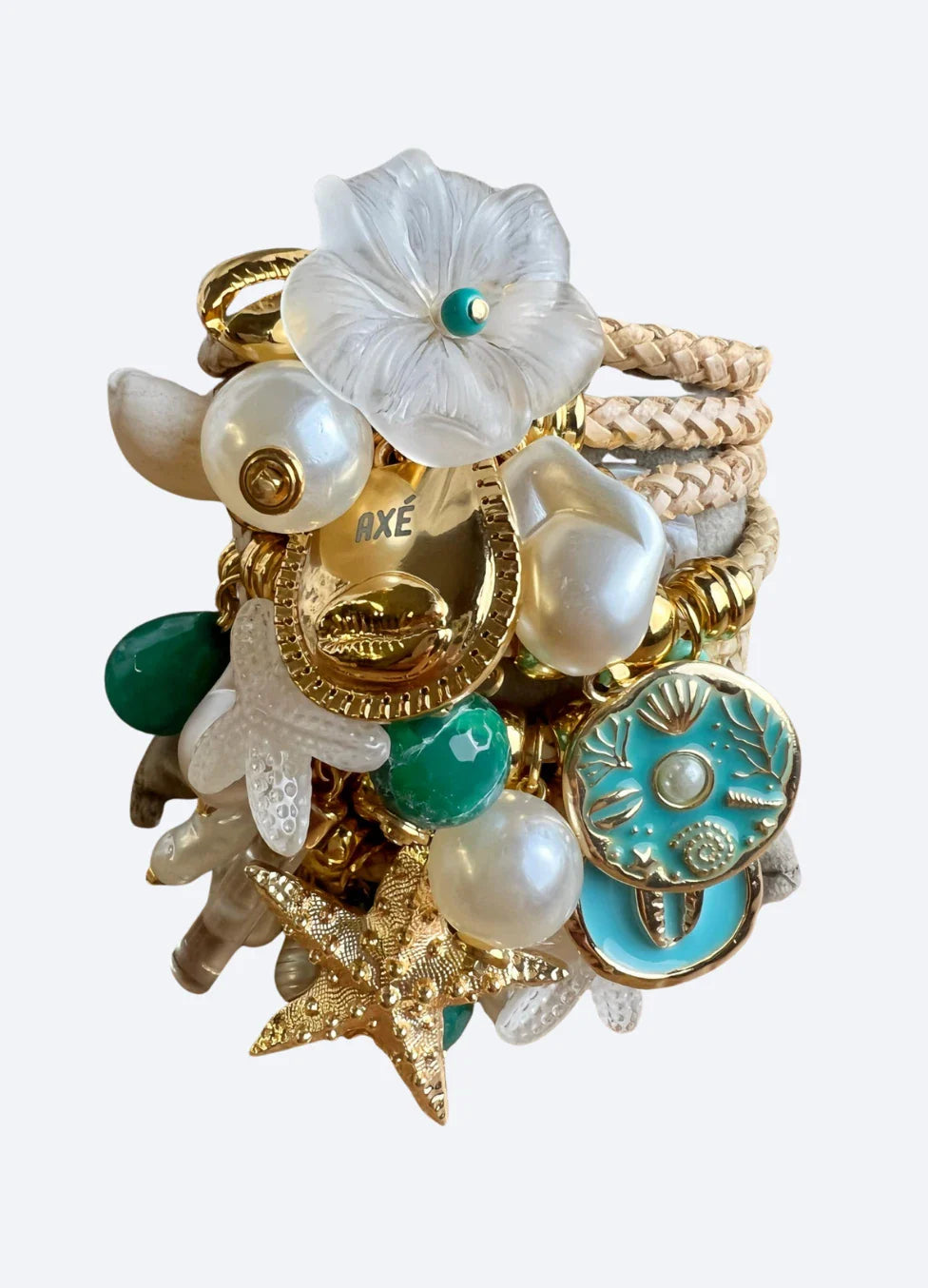 Coastal beach bracelet with beautiful ocean-inspired charms in a delicate, seaside style.