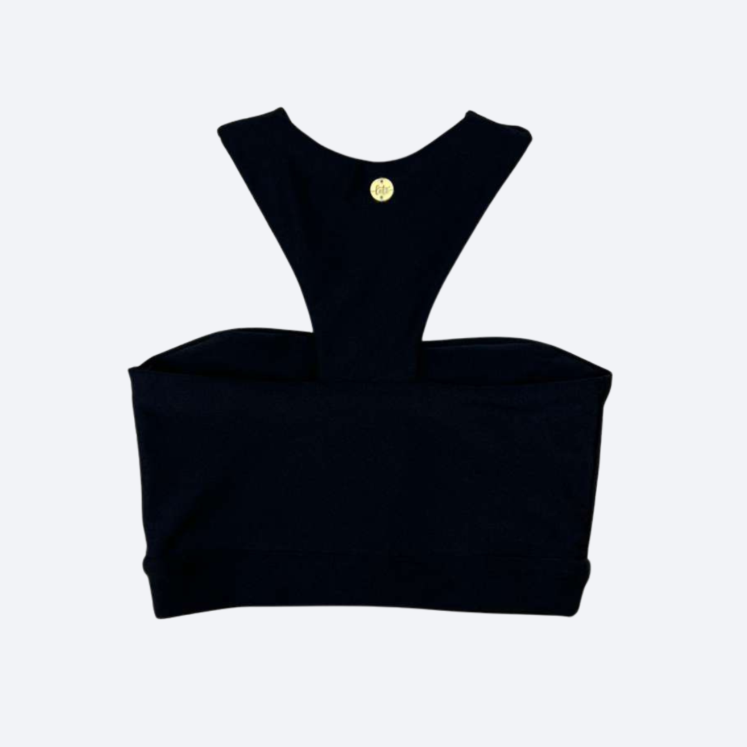 Fitted black seamless fitness top with breathable fabric, ideal for high-intensity training