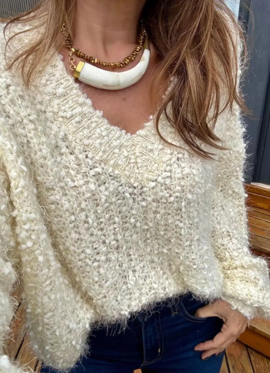 Handcrafted Brazilian necklace with horizontal horn pendant and gold-tone beads, lightweight boho chic jewelry.