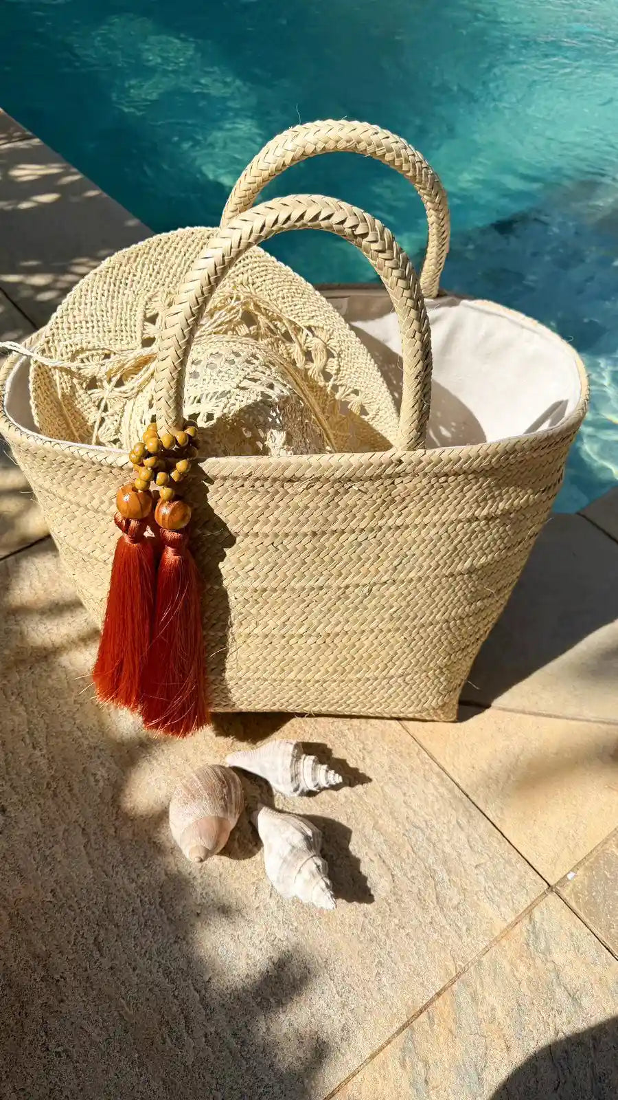 Tropical Charm Natural Handwoven Straw Bag – Brazilian Artisanal Tote with Linen Interior & Cinnamon Tassels